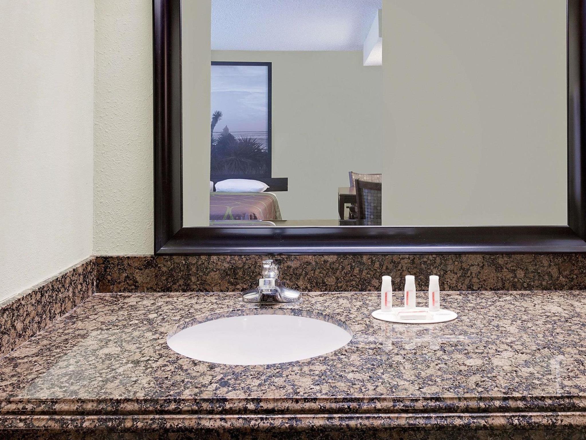 Super 8 By Wyndham Corpus Christi Northwest Motel Bagian luar foto